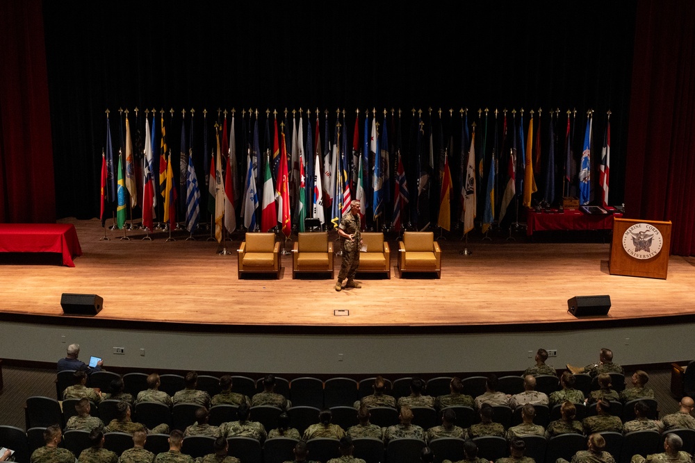 Commandant, Gen. Eric Smith, visits Expeditionary Warfare School