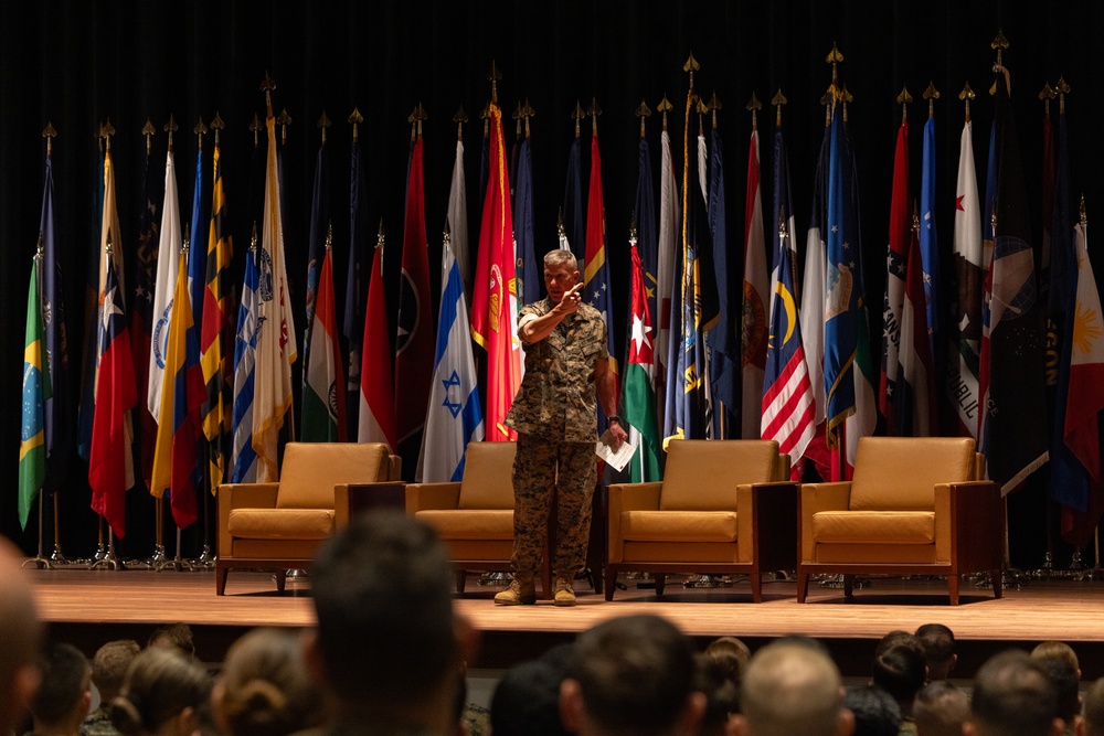 Commandant, Gen. Eric Smith, visits Expeditionary Warfare School
