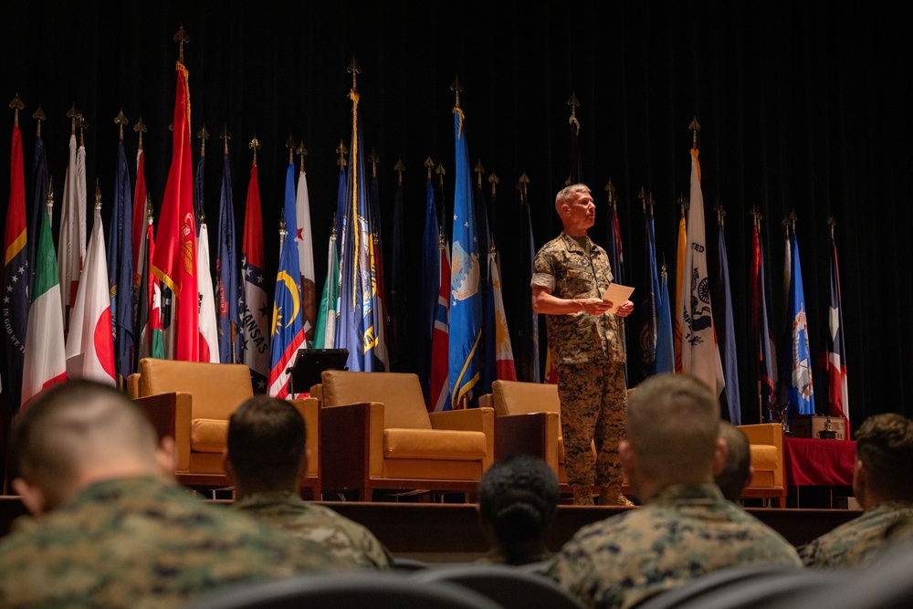 Commandant, Gen. Eric Smith, visits Expeditionary Warfare School