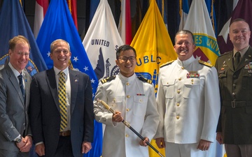 Navy Medicine Presents Awards to USU Graduates