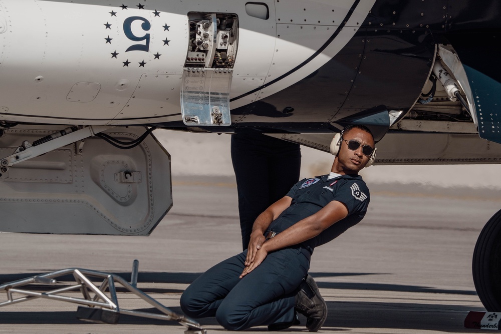 Thunderbirds Perform in Hometown of Las Vegas