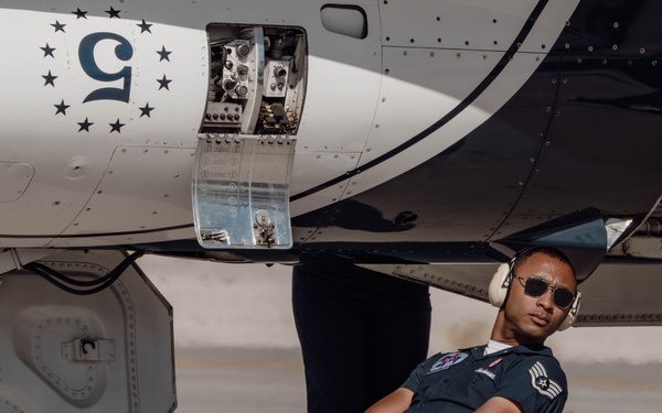 Thunderbirds Perform in Hometown of Las Vegas