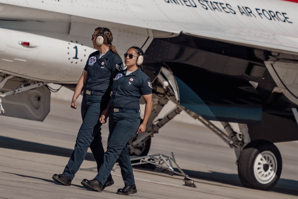 Thunderbirds Perform in Hometown of Las Vegas