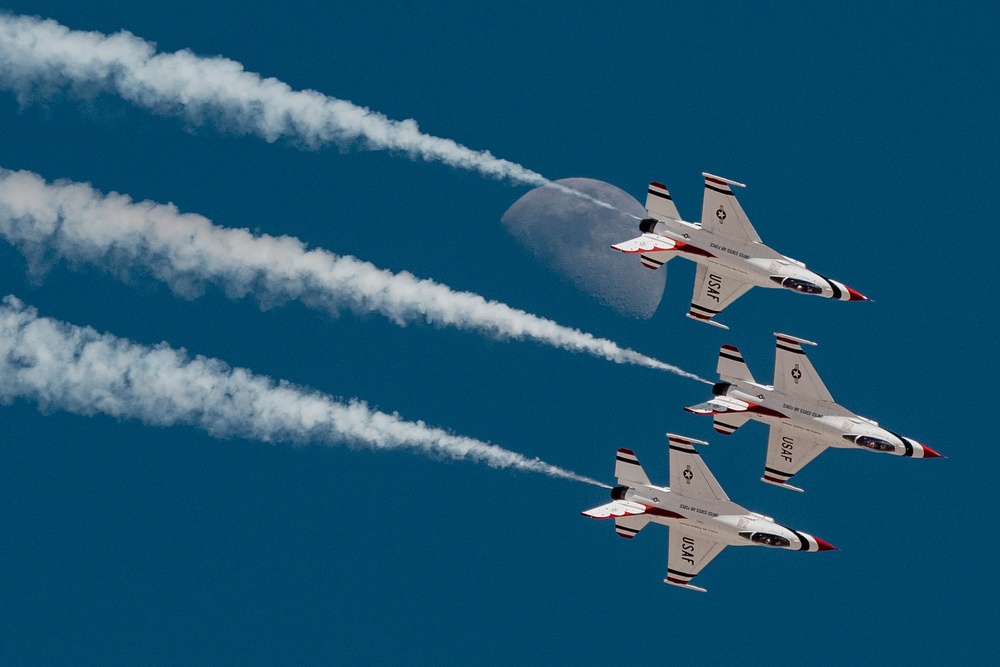 Thunderbirds Perform in Hometown of Las Vegas