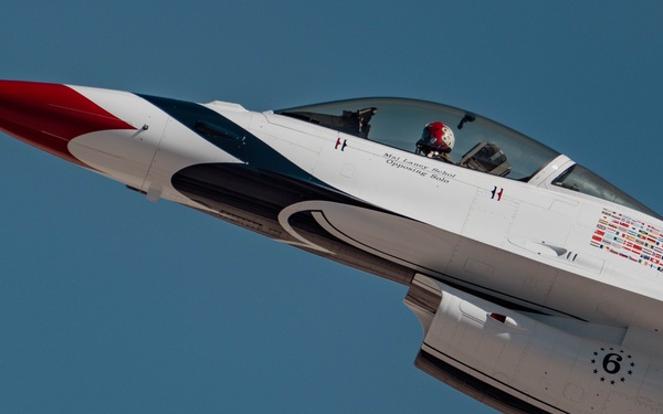 Thunderbirds Perform in Hometown of Las Vegas