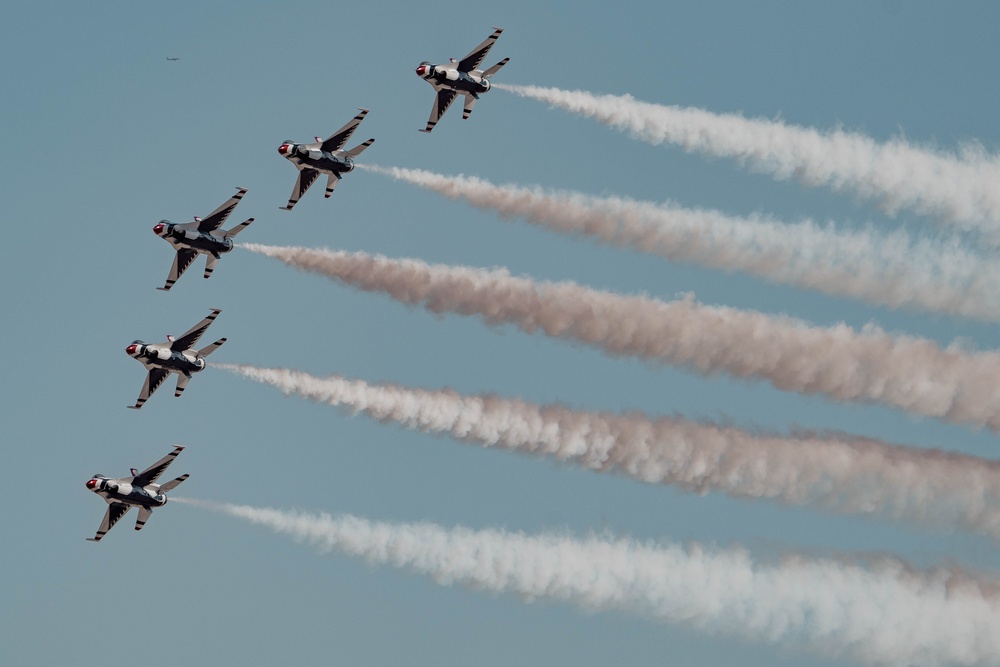 Thunderbirds Perform in Hometown of Las Vegas