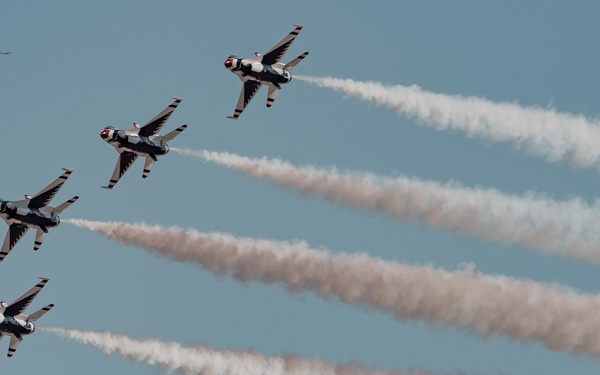 Thunderbirds Perform in Hometown of Las Vegas