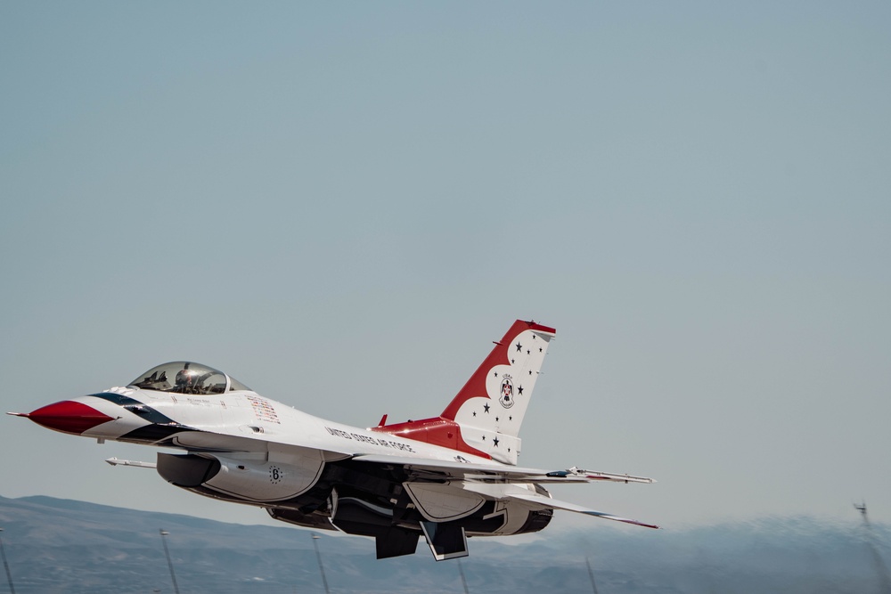 Thunderbirds Perform in Hometown of Las Vegas