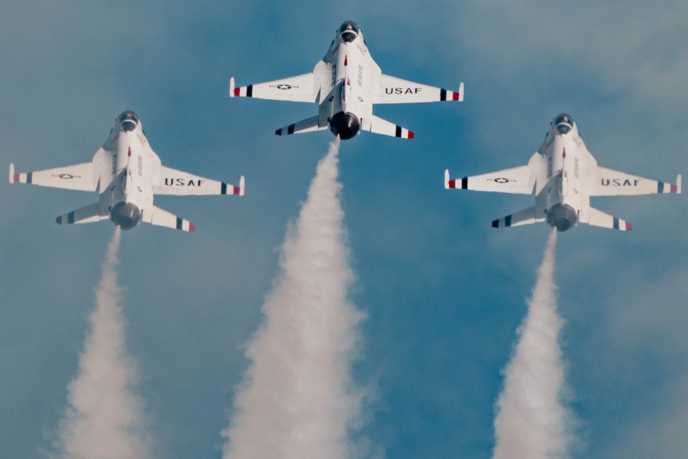 Thunderbirds Perform in Hometown of Las Vegas