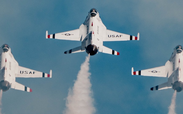 Thunderbirds Perform in Hometown of Las Vegas