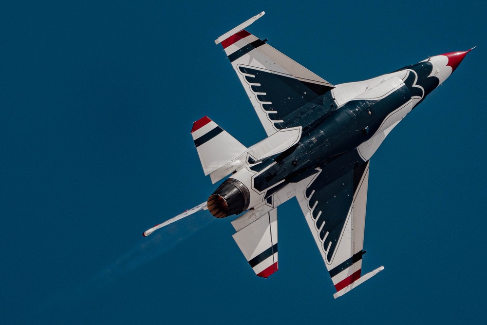 Thunderbirds Perform in Hometown of Las Vegas