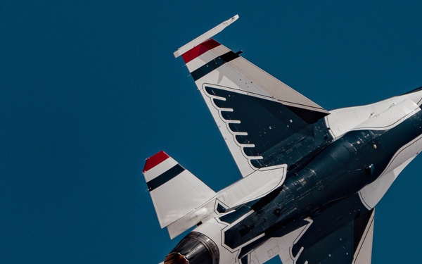 Thunderbirds Perform in Hometown of Las Vegas