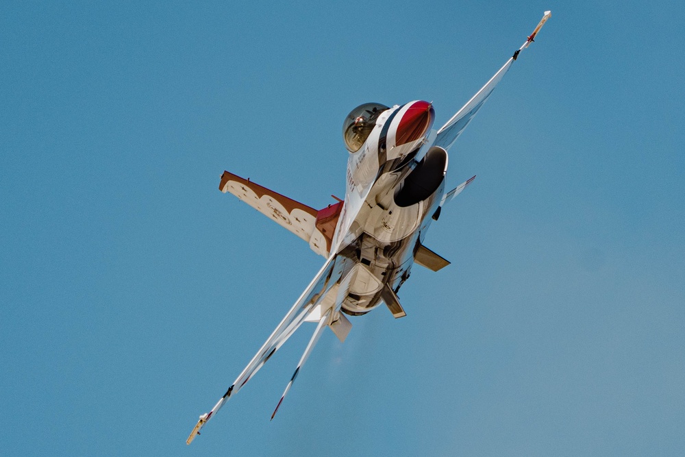 Thunderbirds Perform in Hometown of Las Vegas
