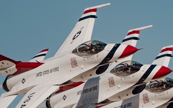 Thunderbirds Perform in Hometown of Las Vegas