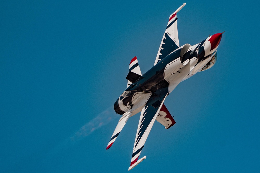Thunderbirds Perform in Hometown of Las Vegas