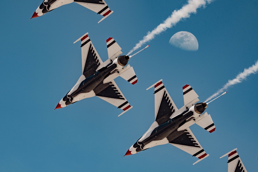 Thunderbirds Perform in Hometown of Las Vegas