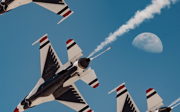 Thunderbirds Perform in Hometown of Las Vegas