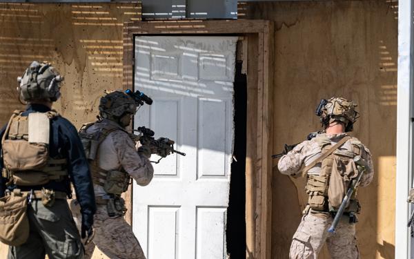 3rd Bn., 1st Marines trains different breaching methods during EOTG raid leaders course