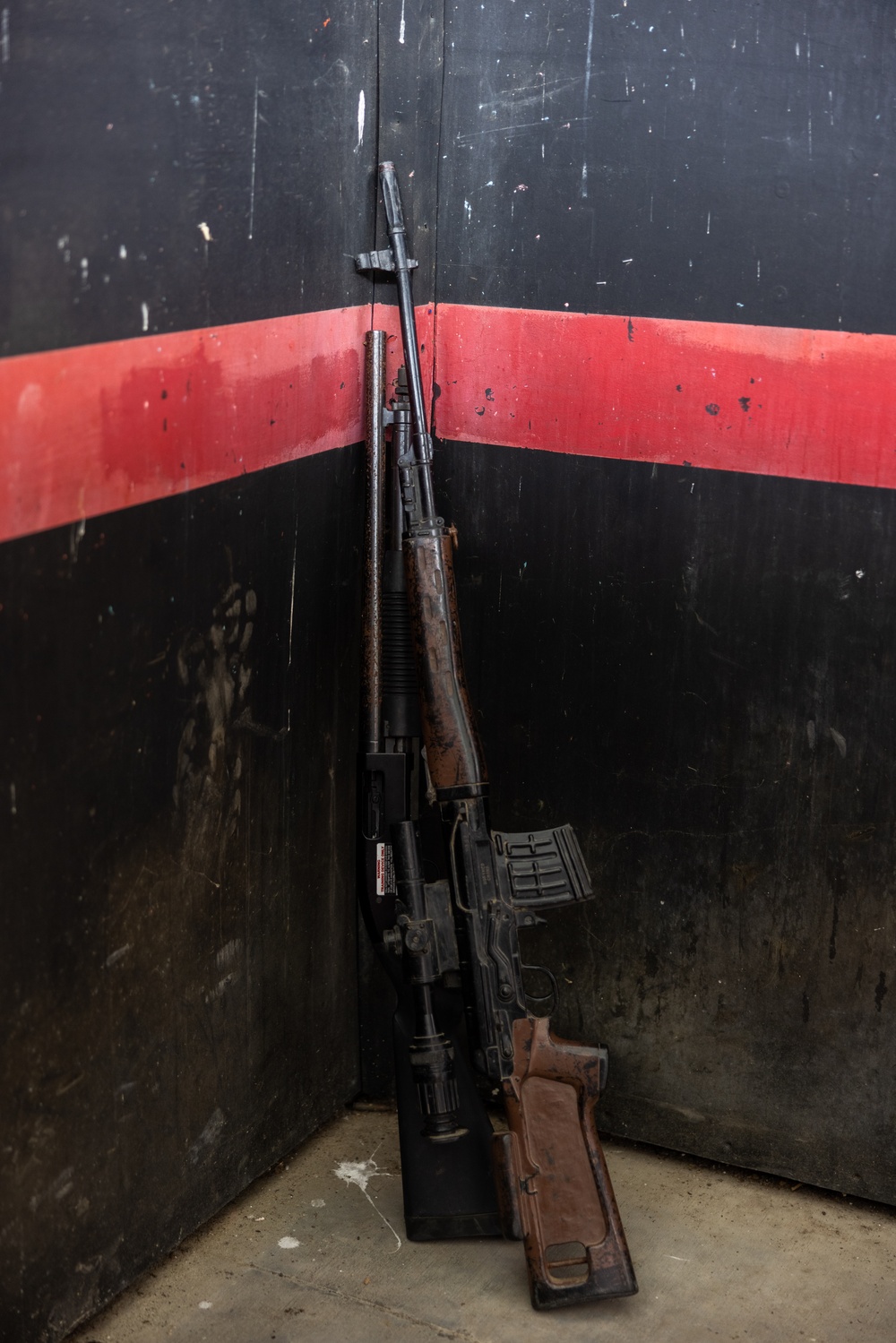 3rd Bn., 1st Marines trains different breaching methods during EOTG raid leaders course
