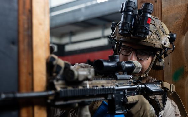 3rd Bn., 1st Marines trains different breaching methods during EOTG raid leaders course