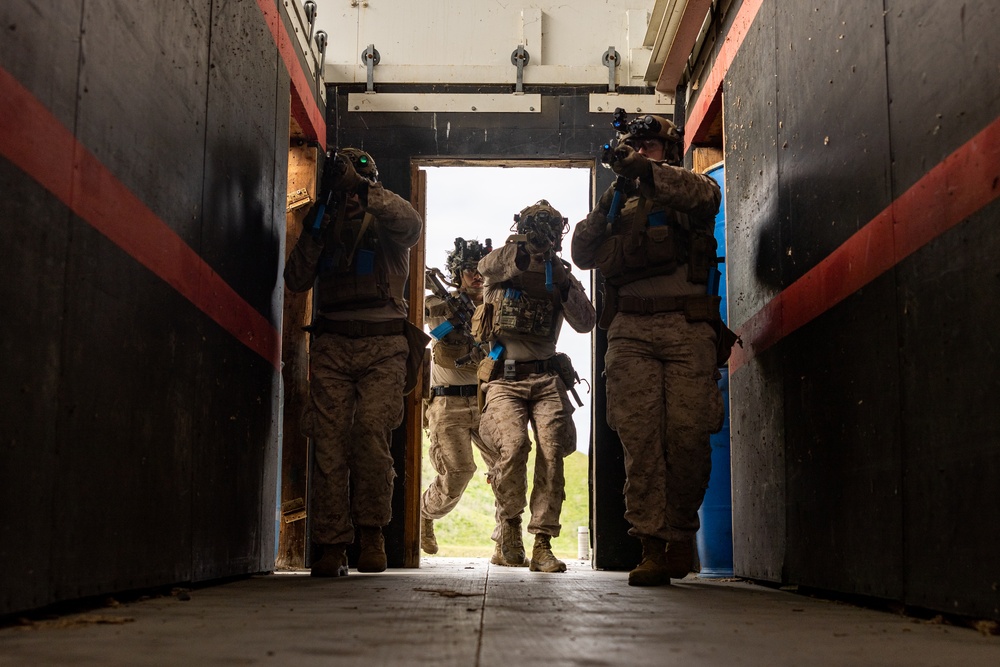 3rd Bn., 1st Marines trains different breaching methods during EOTG raid leaders course
