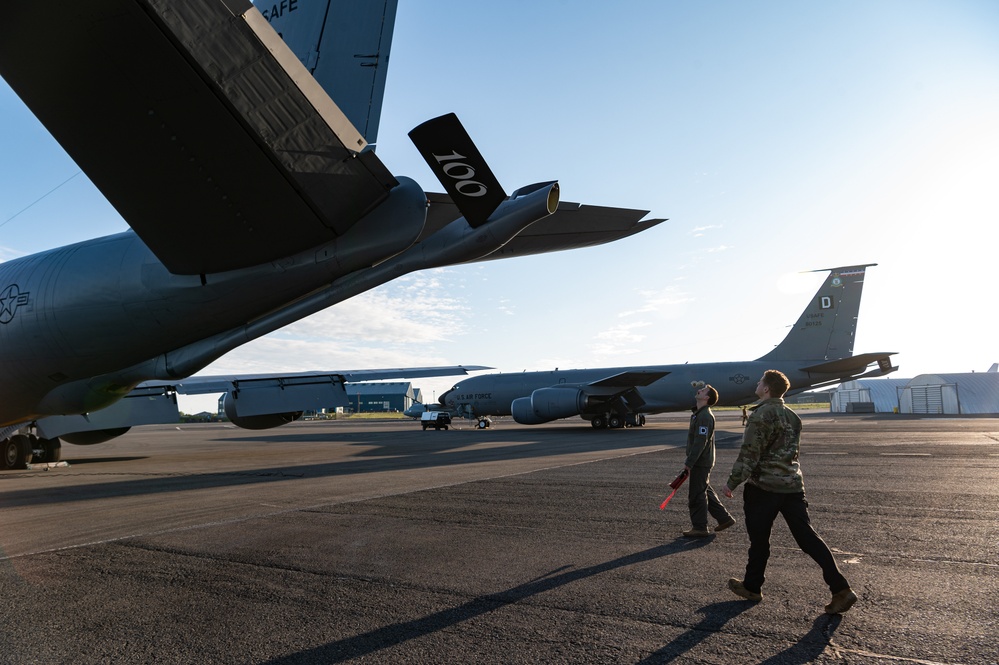 Skyway Chariot: 100th ARW conducts refueling mission