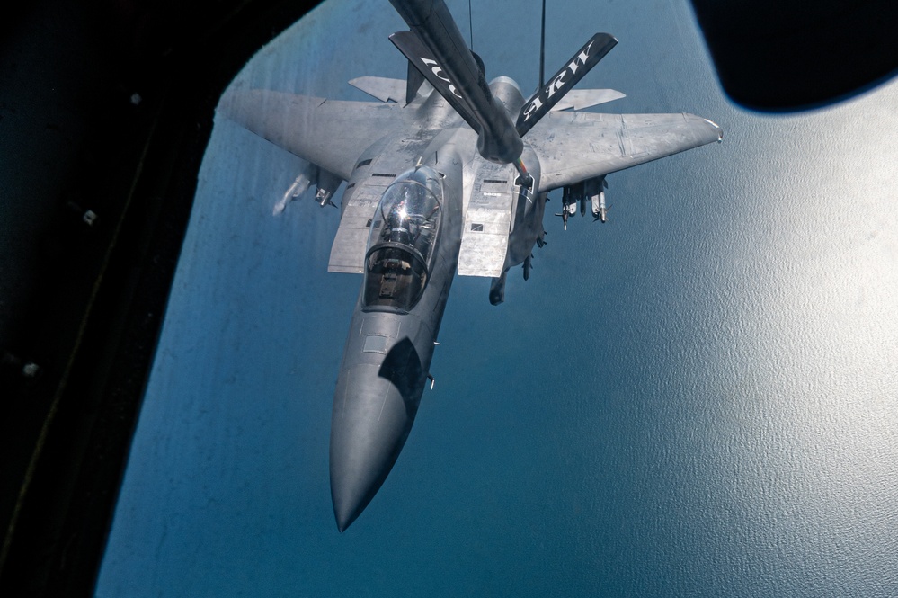 Skyway Chariot: 100th ARW conducts refueling mission