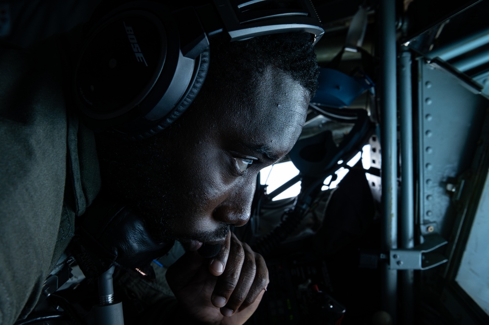Skyway Chariot: 100th ARW conducts refueling mission
