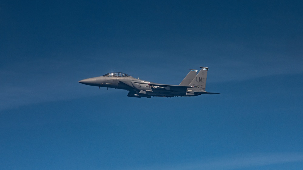 Skyway Chariot: 100th ARW conducts refueling mission