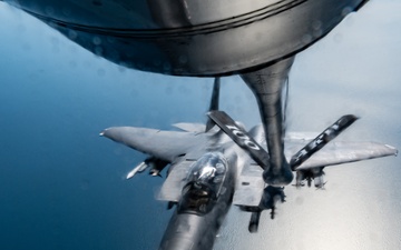 Skyway Chariot: 100th ARW conducts refueling mission