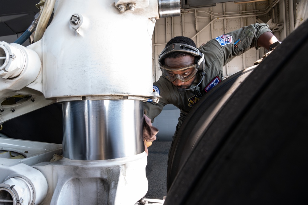 Skyway Chariot: 100th ARW conducts refueling mission