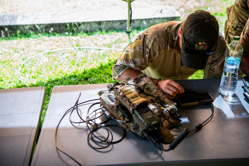 137th SOW, French Navy collaborate in communications knowledge exchange