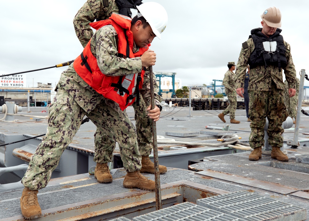 Amphibious Construction Battalion 1 (ACB-1) Conducts Underway Training