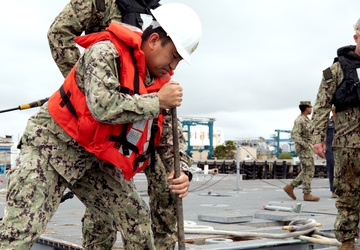Amphibious Construction Battalion 1 (ACB-1) Conducts Underway Training