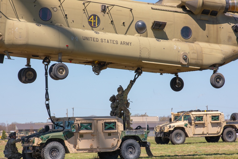 4-31 &quot;Polar Bears&quot; Execute a Joint Forcible Entry