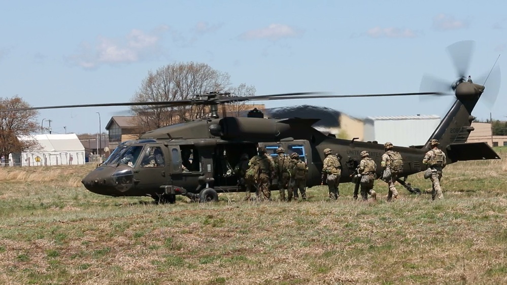 4-31 &quot;Polar Bears&quot; Execute a Joint Forcible Entry