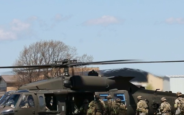 4-31 &quot;Polar Bears&quot; Execute a Joint Forcible Entry