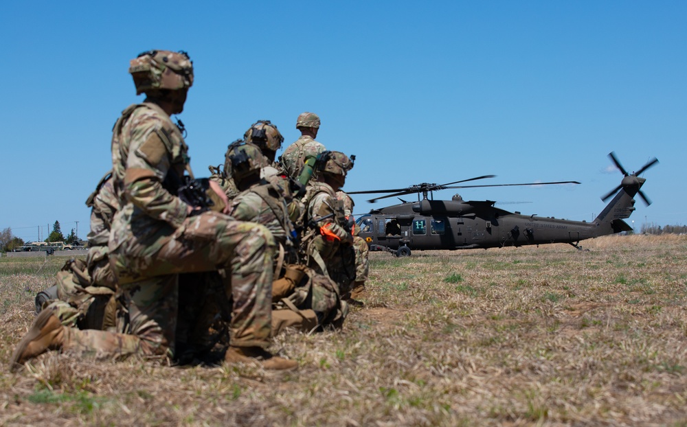 4-31 &quot;Polar Bears&quot; Execute a Joint Forcible Entry