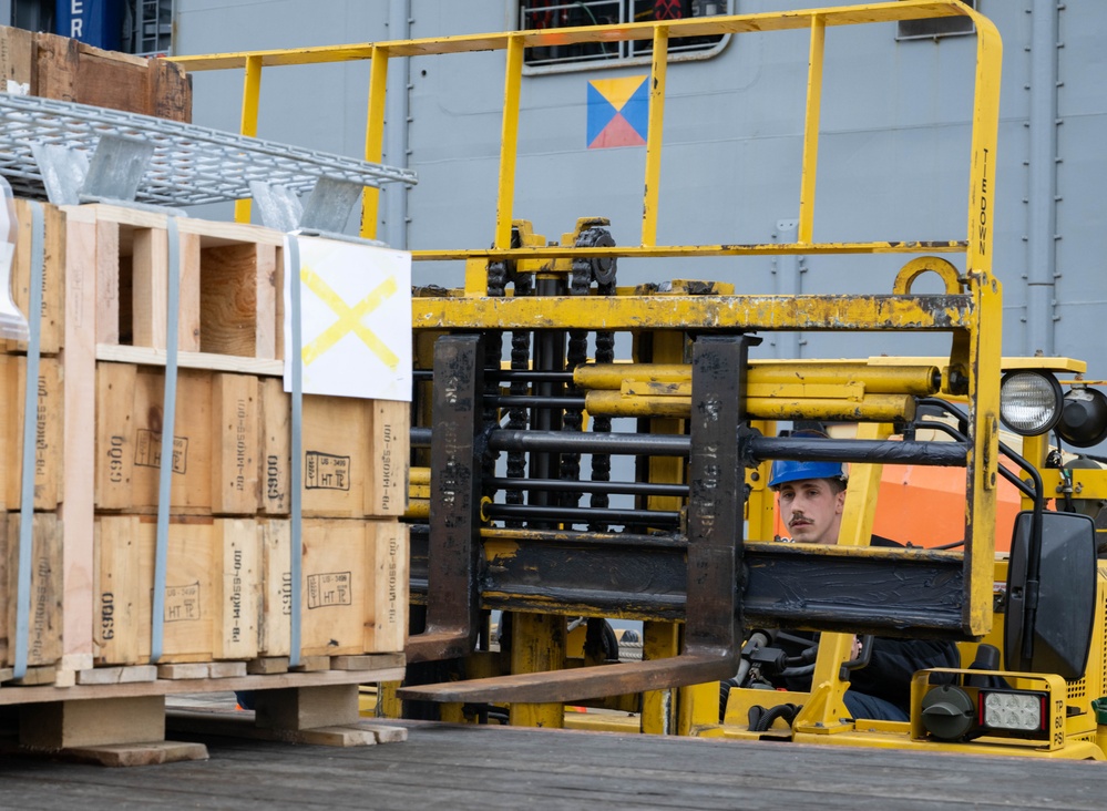 USS America (LHA 6) Conducts Onloads