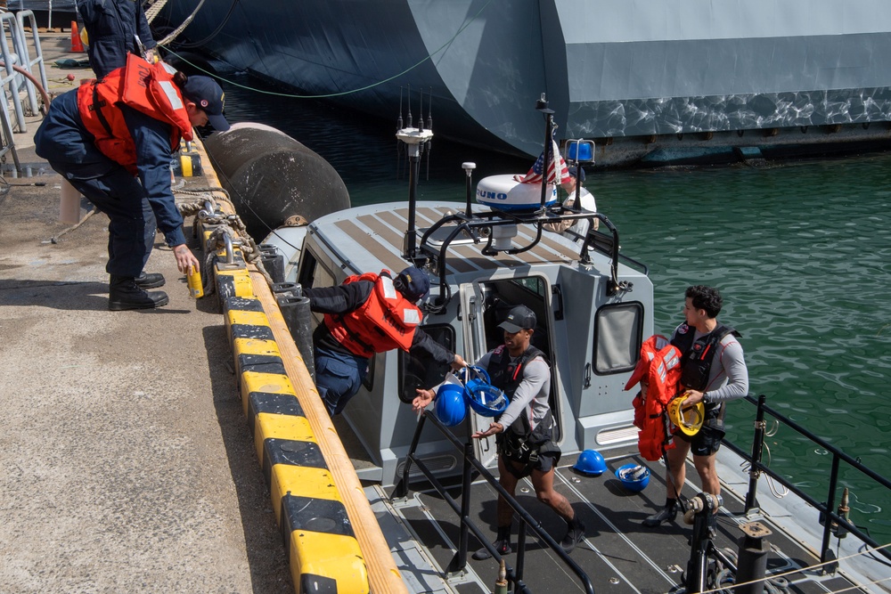 USS America (LHA 6) Conducts Small Boat Operations