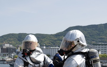 USS America (LHA 6) Conducts Flight Deck Firefighting Training