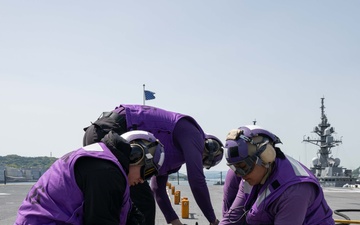 USS America (LHA 6) Conducts Flight Deck Firefighting Training