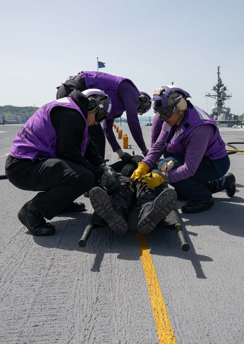 USS America (LHA 6) Conducts Flight Deck Firefighting Training