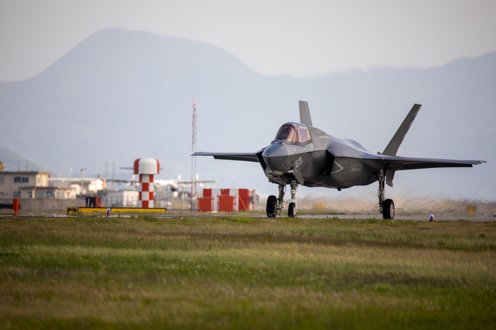 U.S. Marines stationed in Arizona deploy to Japan