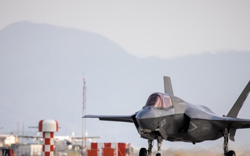 U.S. Marines stationed in Arizona deploy to Japan