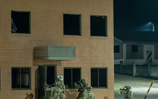 U.S, South Korean naval special operators conduct routine air-assault training