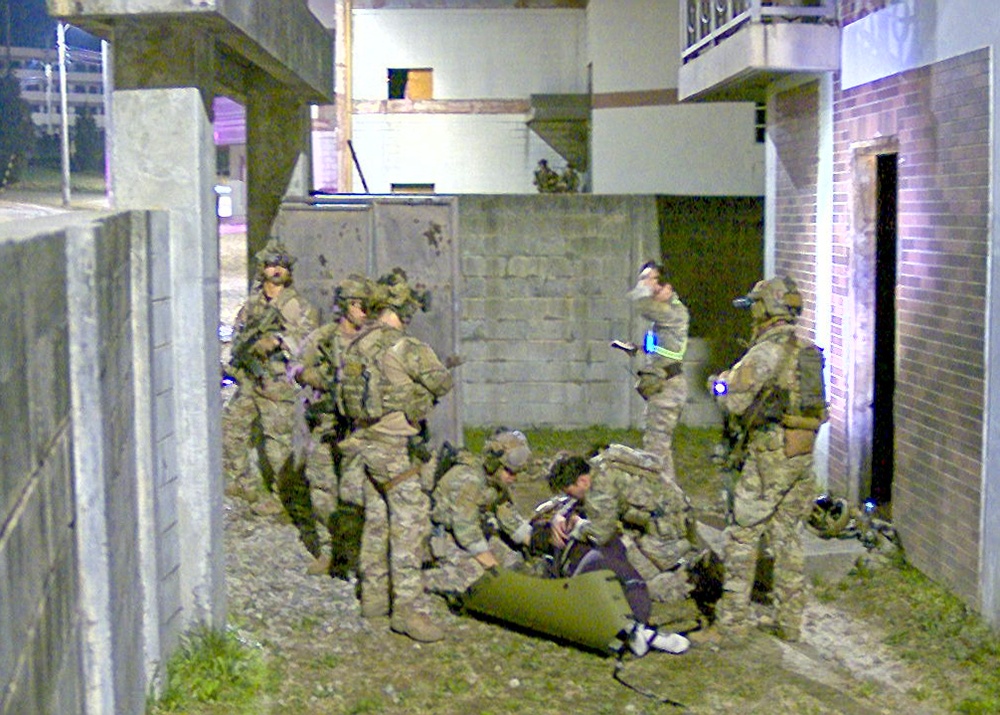 U.S, South Korean naval special operators conduct routine air-assault training