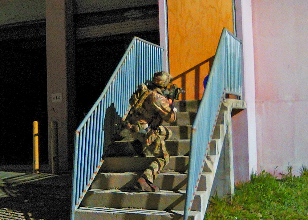 U.S, South Korean naval special operators conduct routine air-assault training