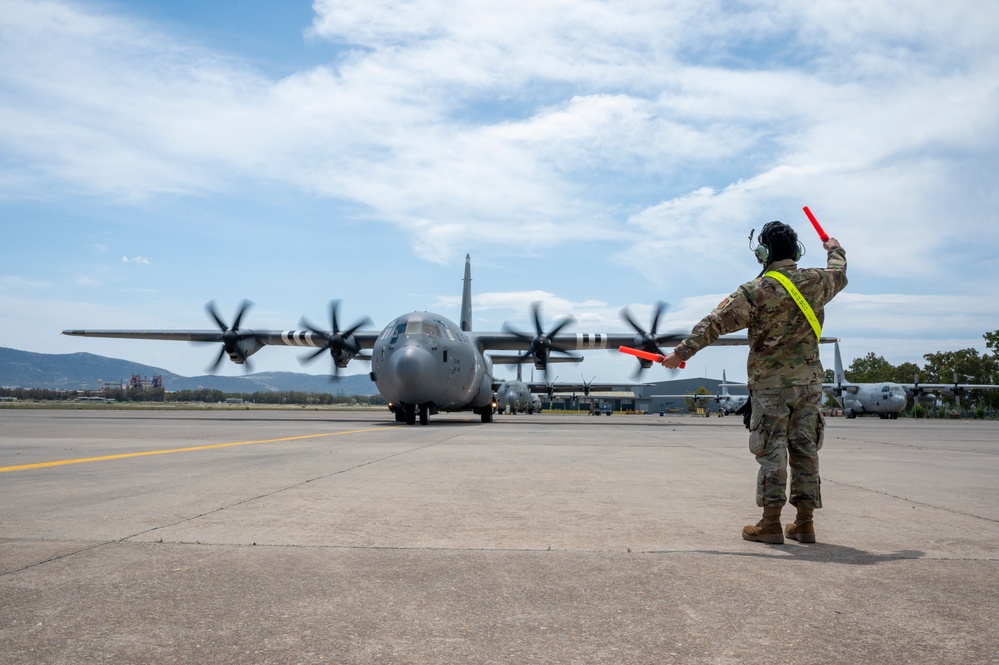 37th AS conduct aircrew forklift familiarization training