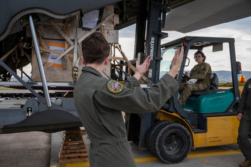 37th AS conduct aircrew forklift familiarization training